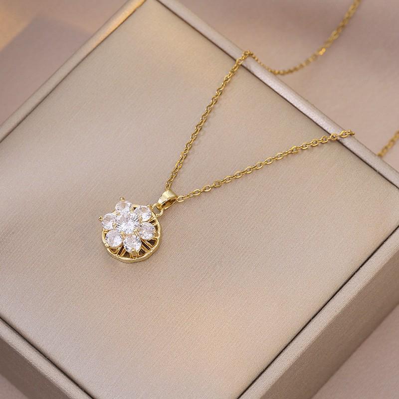 Women's Fashion Heart Pendant Necklace - Elegant, Simple Design, Versatile Clavicle Chain Jewelry