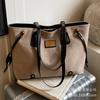 Large-capacity retro commuter tote bag 2025 women's new autumn and winter popular versatile casual fashion trendy shoulder bag
