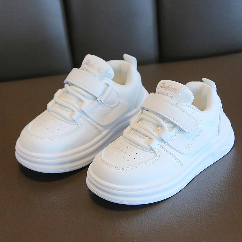 Sapatos Brancos para Crianças2026Novos Tênis Esportivos para Meninos Primavera e Outono, Sapatos Casuais Leves para Meninas, Tênis de Bebê com Solado Macio
