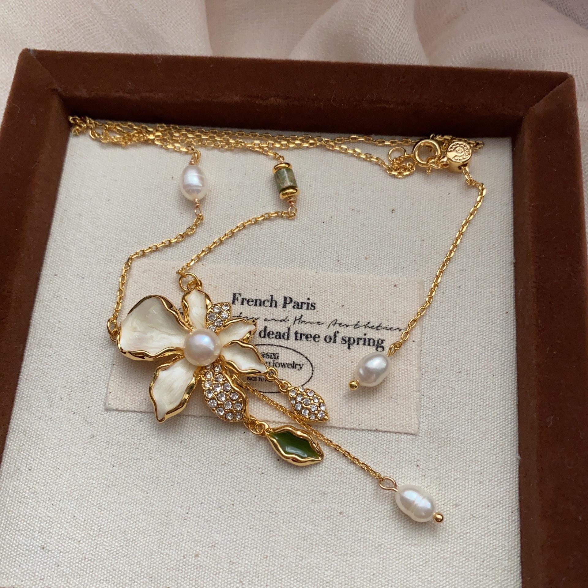 Нишевое Цветочное Ожерелье с Бахромой Цепочка на Ключицы Бежевое Стеклянные Капли Вставки из Пресноводного Жемчуга Изысканное Легкое Роскошное Ожерелье Высокий Стиль