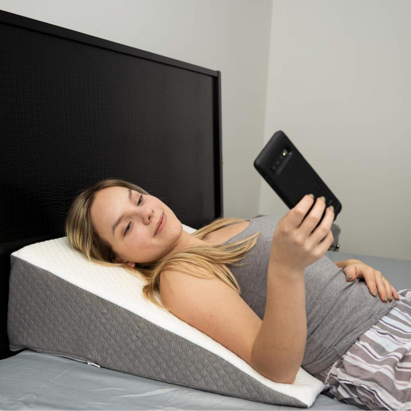 Клиновидная подушка из пены с эффектом памяти для комфортного сна и облегчения храпа 24x24x8 inches 4660₽