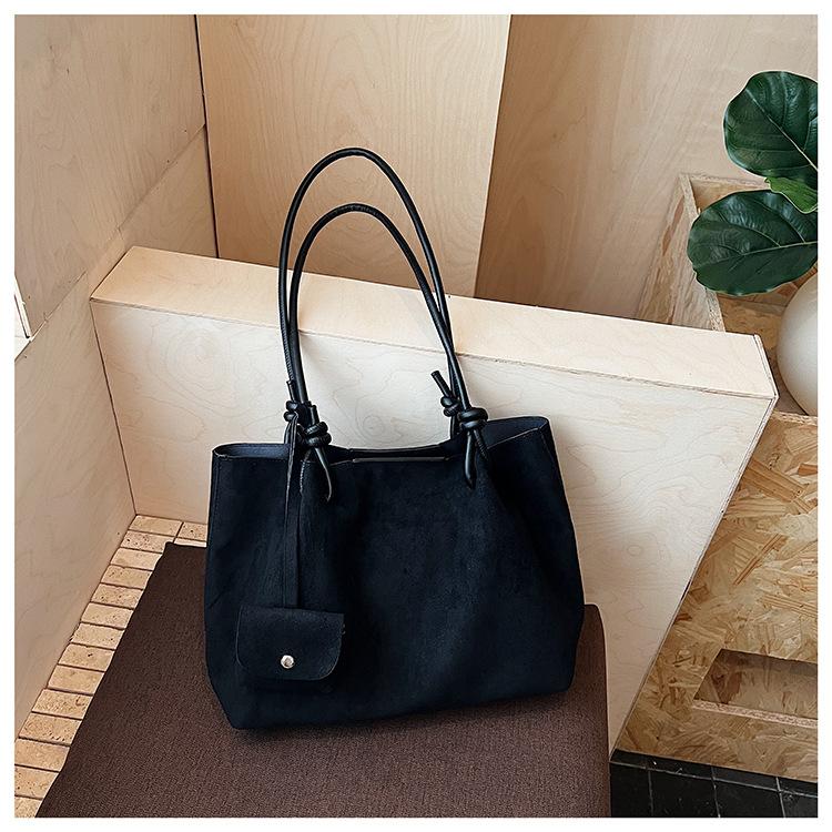 

High-end small bag women s large-capacity tote bag fashion shoulder bag messenger bag commuter bag чёрный