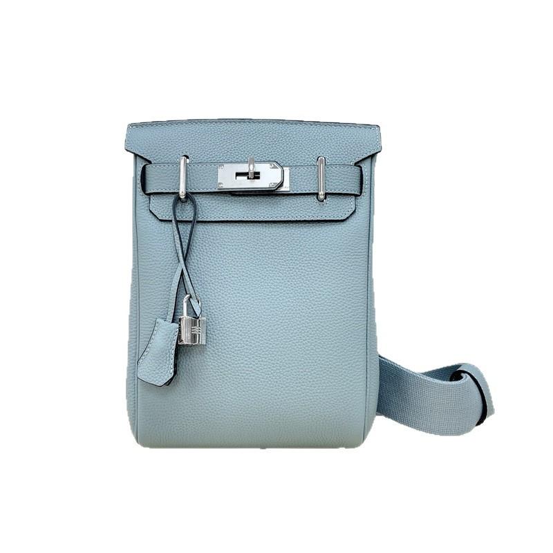 26 Neue erste Schicht Rindsleder Togo quadratische Schlüsselloch Brusttasche Unisex Leder Bauchtasche schräg über Körper tragbare Umhängetasche modisch Rücken