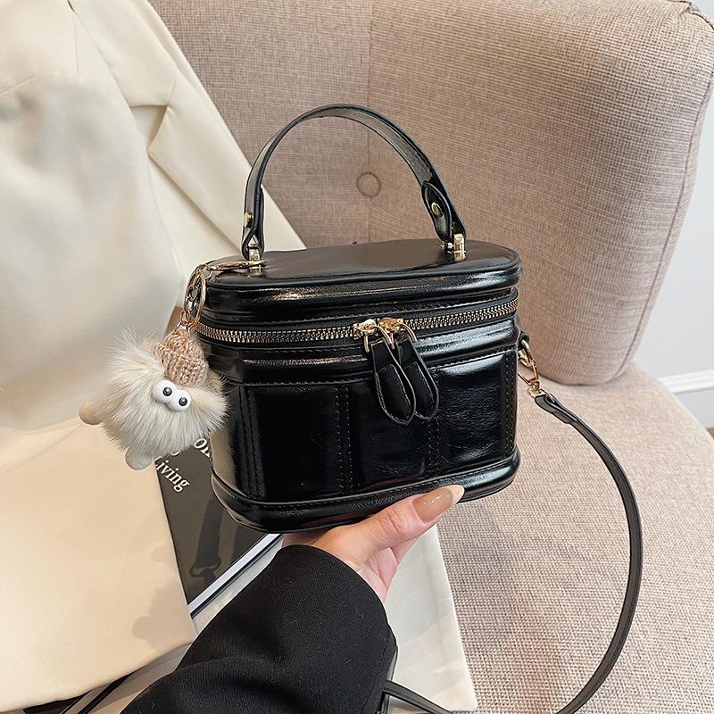 Wholesale messenger bag versatile small bag women's 2025 spring new niche high-end shoulder bag portable box bag