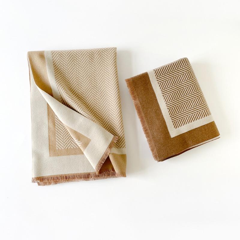 Literary and simple style shawl light luxury wool scarf afternoon nap air conditioner blanket dual-purpose autumn and winter scarf advanced sense