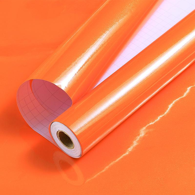 Renovace vodotěsného perlového nábytku a samolepicí samolepky na zeď