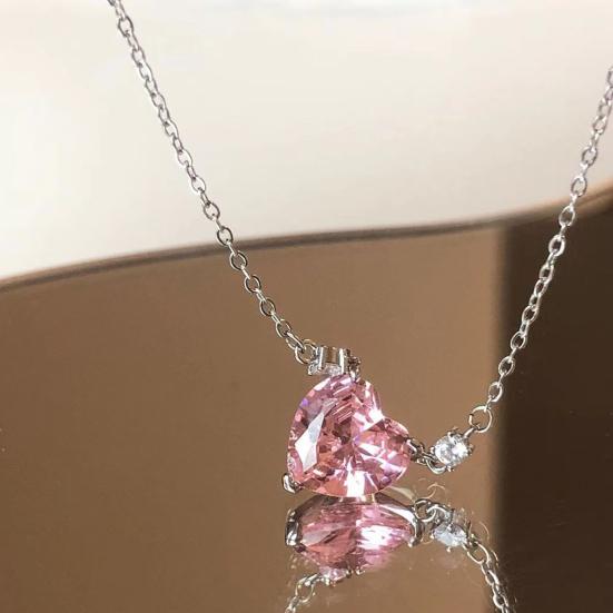 Women Necklace Elegant Temperament Hypoallergenic Gift Fashion Jewelry Shiny Faux Crystal Heart Pendant Ladies Clavicle Necklace for Dating