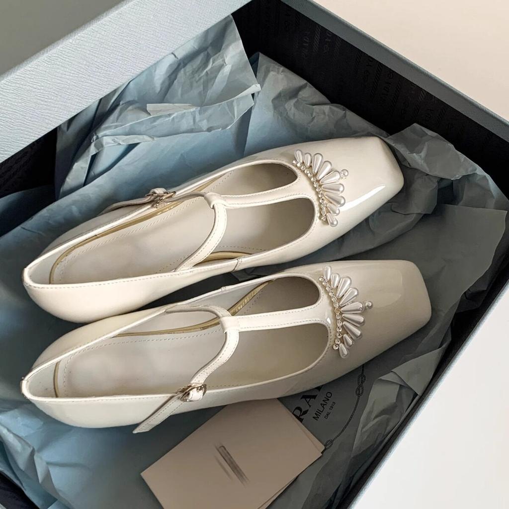 Temperament Square Head Pearl T-Buckle with Low Heel Mary Jane Shoes Women's French Patent Leather Gentle Light Mouth Single Shoes
