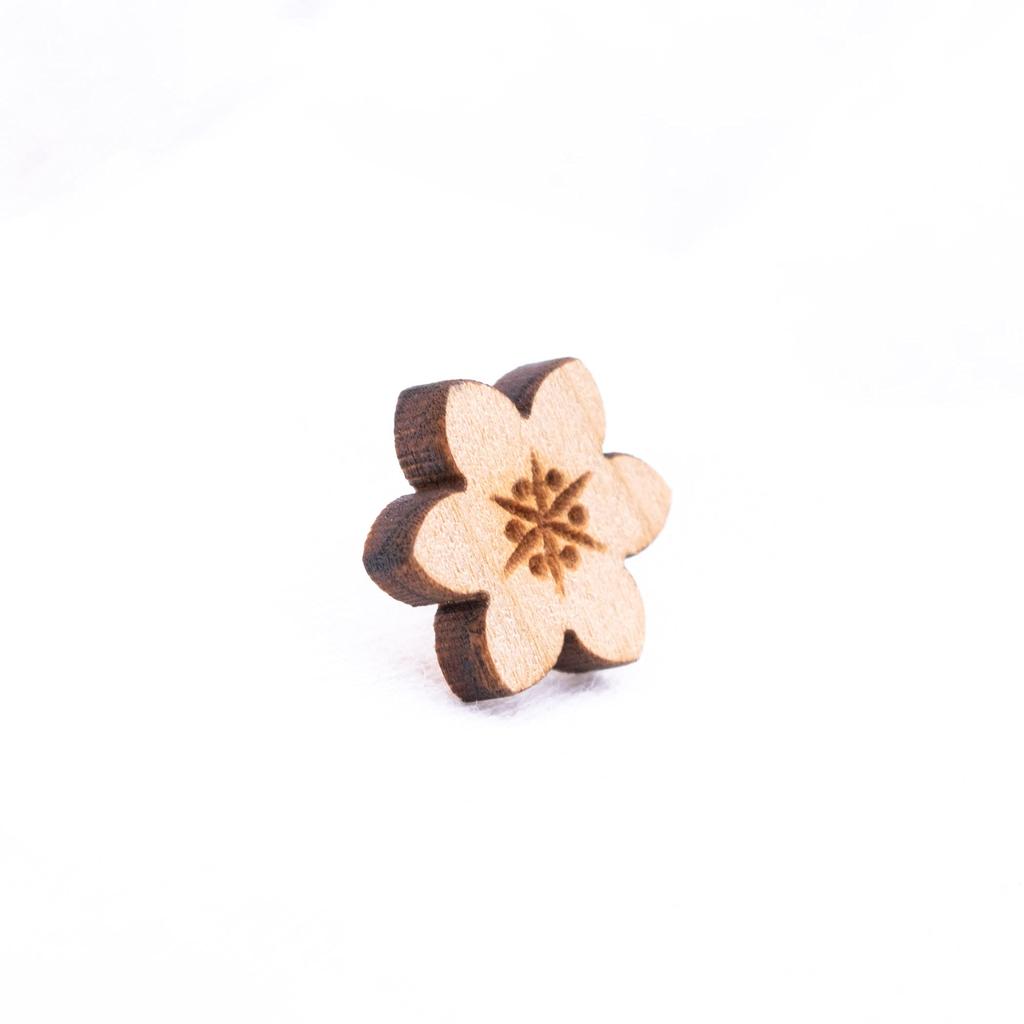 YUTTALIA Wooden Flower Pin Badge, Cherry Blossom Brooch, Natural Wood Accessory