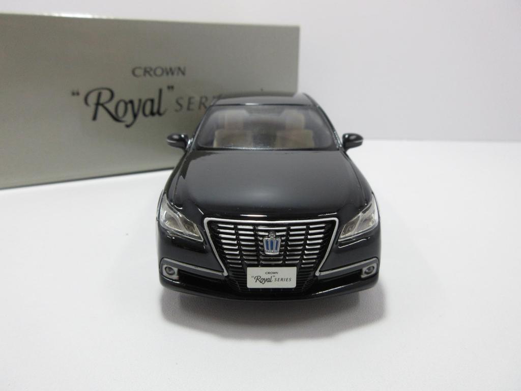 1/30 Crown Royal Royal Saloon 210 Serie Frühes Modell 210 Schwarz Miniaturauto Farbmuster