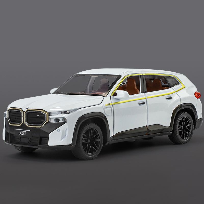 

1:32 Модель внедорожника XM из сплава, спортивный автомобиль, литая металлическая игрушка, автомобиль на новой энергии, модель транспортного средства, симуляция, звук и свет, детский подарок белый