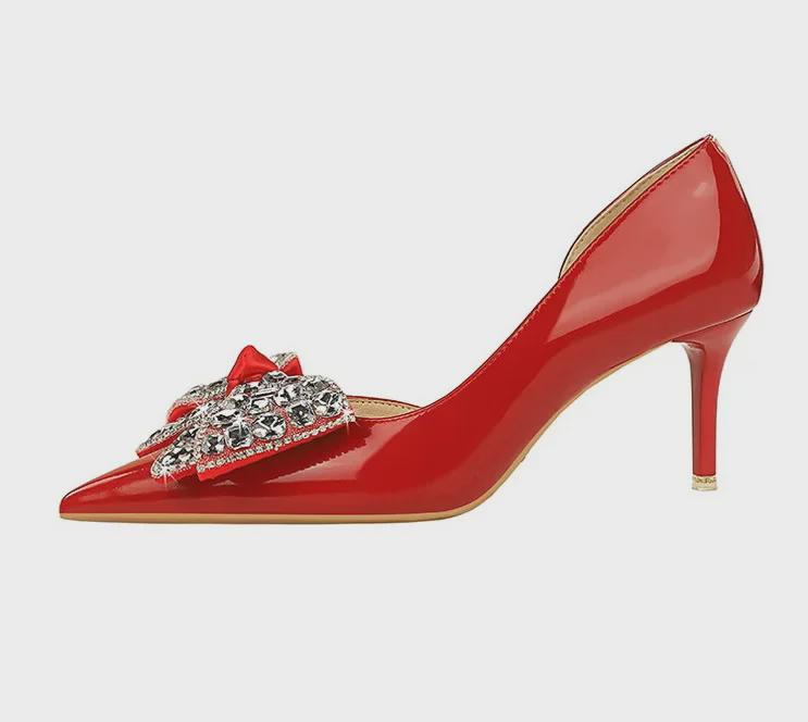 Spitze Stilettos im koreanischen Stil – Lackleder mit Strass-Schleifendesign