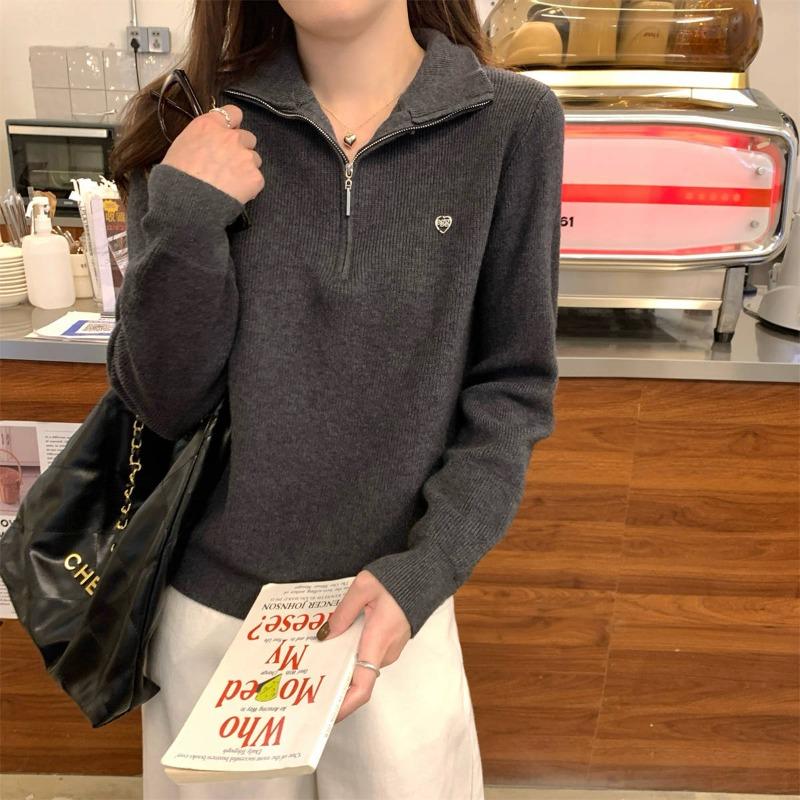 A turtleneck zipper sweater for women's autumn and winter laziness with a high-end knitted sweater stand-up neck bottoming shirt top