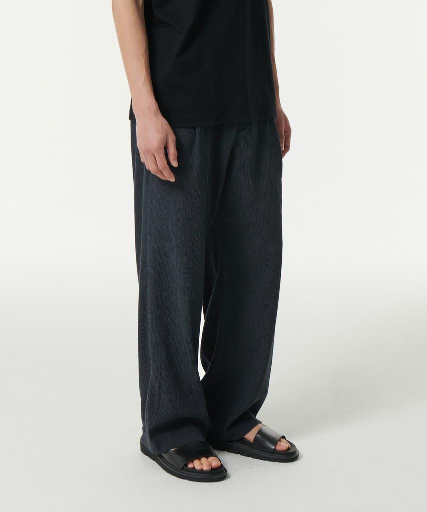 MUSINSA STANDARD Crinkle One-Pleat Wide Elastic Waist Pants [Iron Gray]