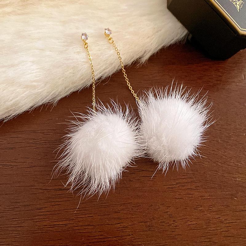 Korean Sweet Pearl Resin Flower Earrings: Versatile, Girlish Heart Design for Daily Fashion