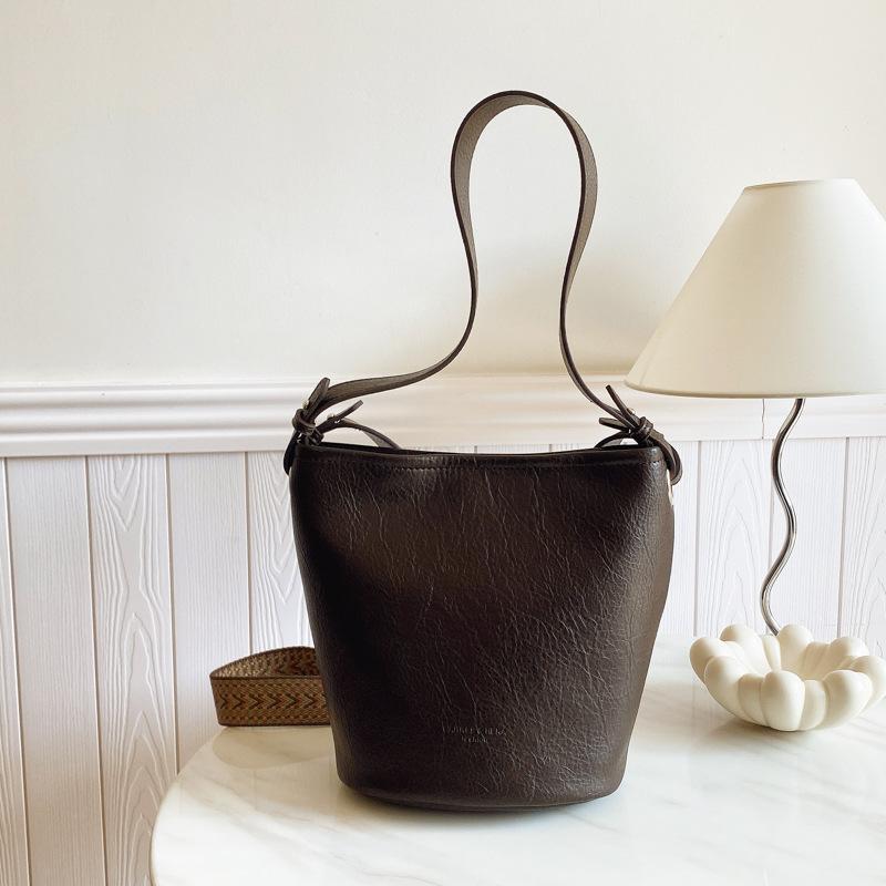Bags retro fashion commuter bucket bags women's new casual versatile shoulder armpit bags niche foreign messenger bags