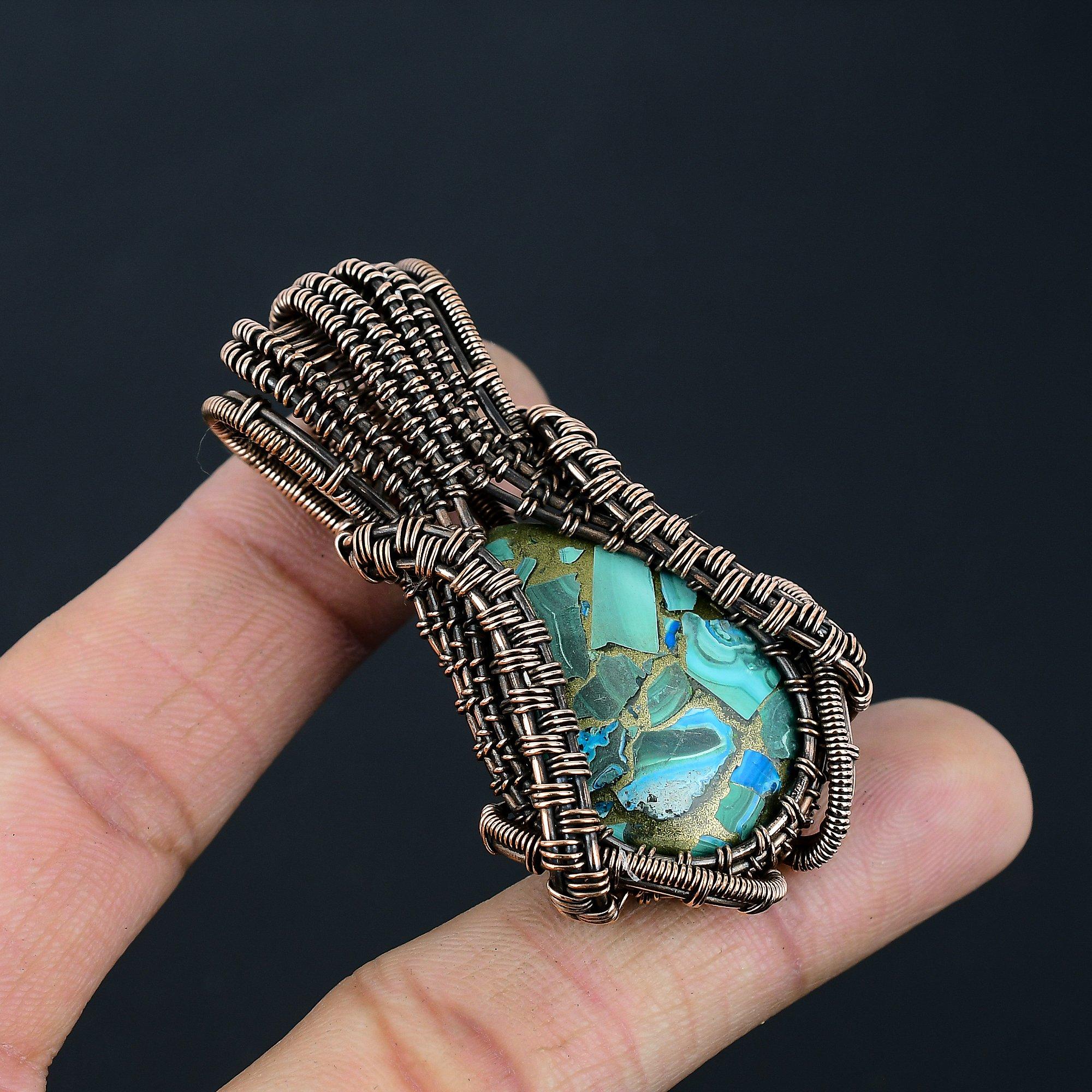 

Удивительный медный малахитовый драгоценный камень ручной работы из медной проволоки, ювелирный кулон для нее 240 Inches зелёный