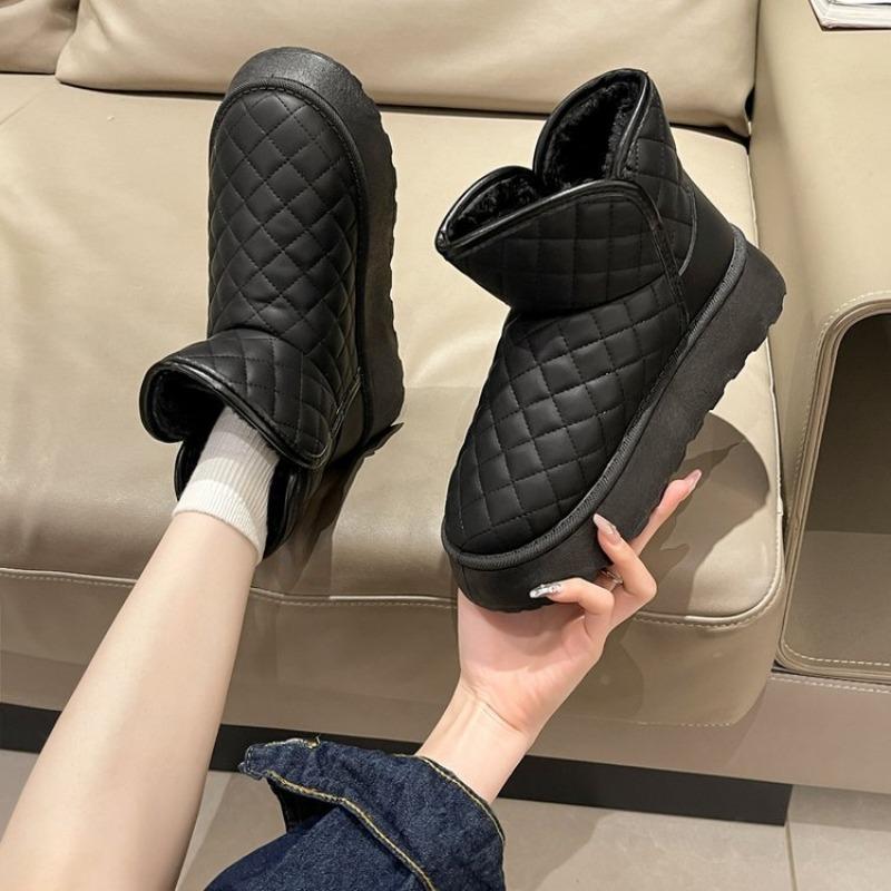 Snow Boots Women's Autumn and Winter New Round Head Thick Sole Rhombus Plaid Foot Cover Velvet Student Cotton Shoes