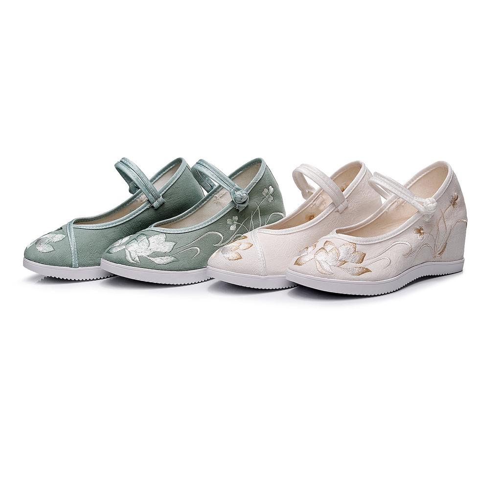 Sakura, the New Inner Height Increase Round Head Old Beijing Cloth Shoes for Women with Hanfu High-heeled Platform Embroidered Shoes