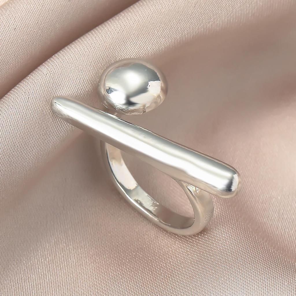 Exaggerated Glossy Geometric Metal Ring for Women – High-End French Style