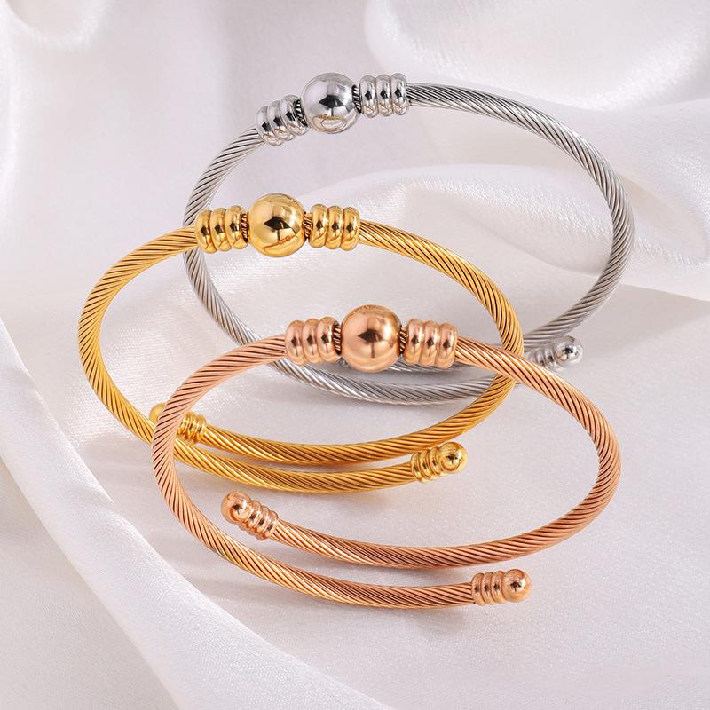 Simple design steel wire opening , fashionable, European and American versatile, send girlfriends round beads, do not fade titanium steel