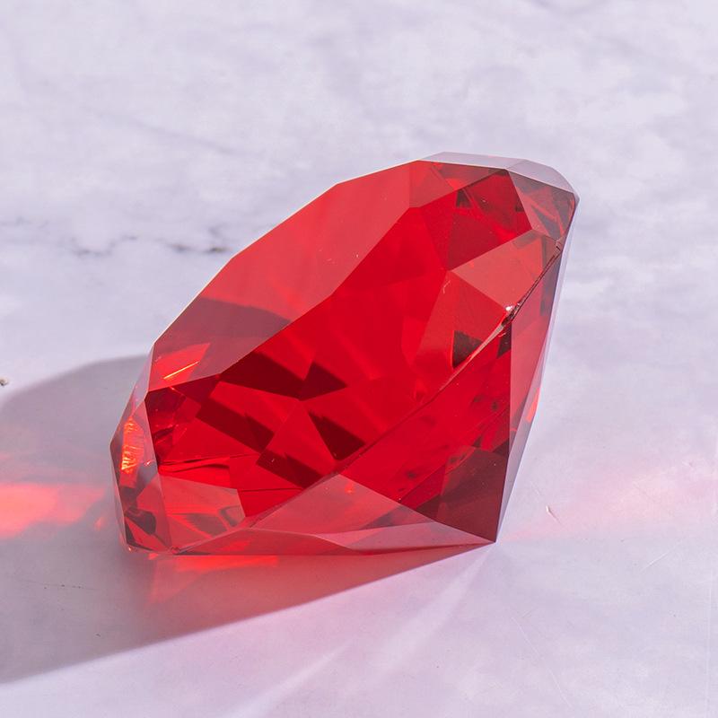 

40-міліметровий прозорий прес-пап’є, гранований скляний гігантський декор зі штучних діамантів One Size червоний