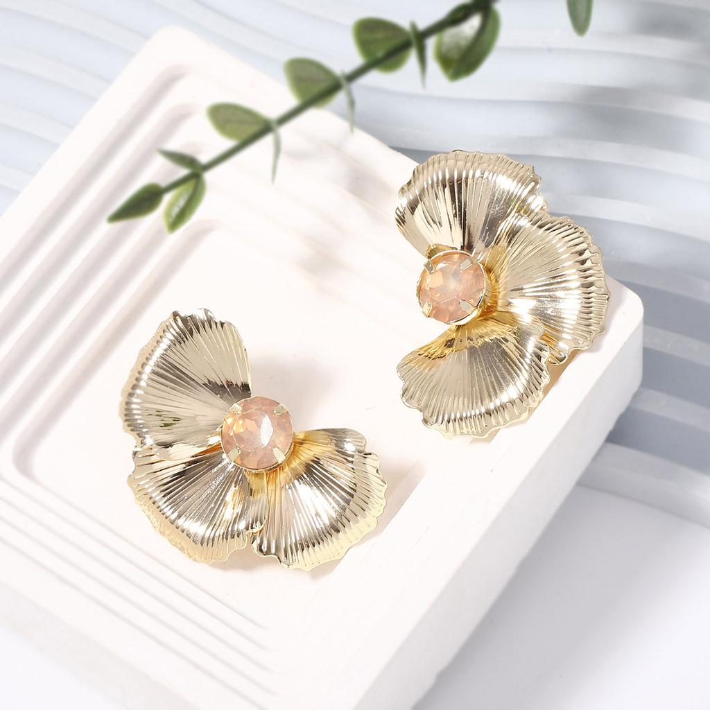 European and American French light luxury high-end personalized metal symmetrical flower diamond stud earrings niche fashion temperament model