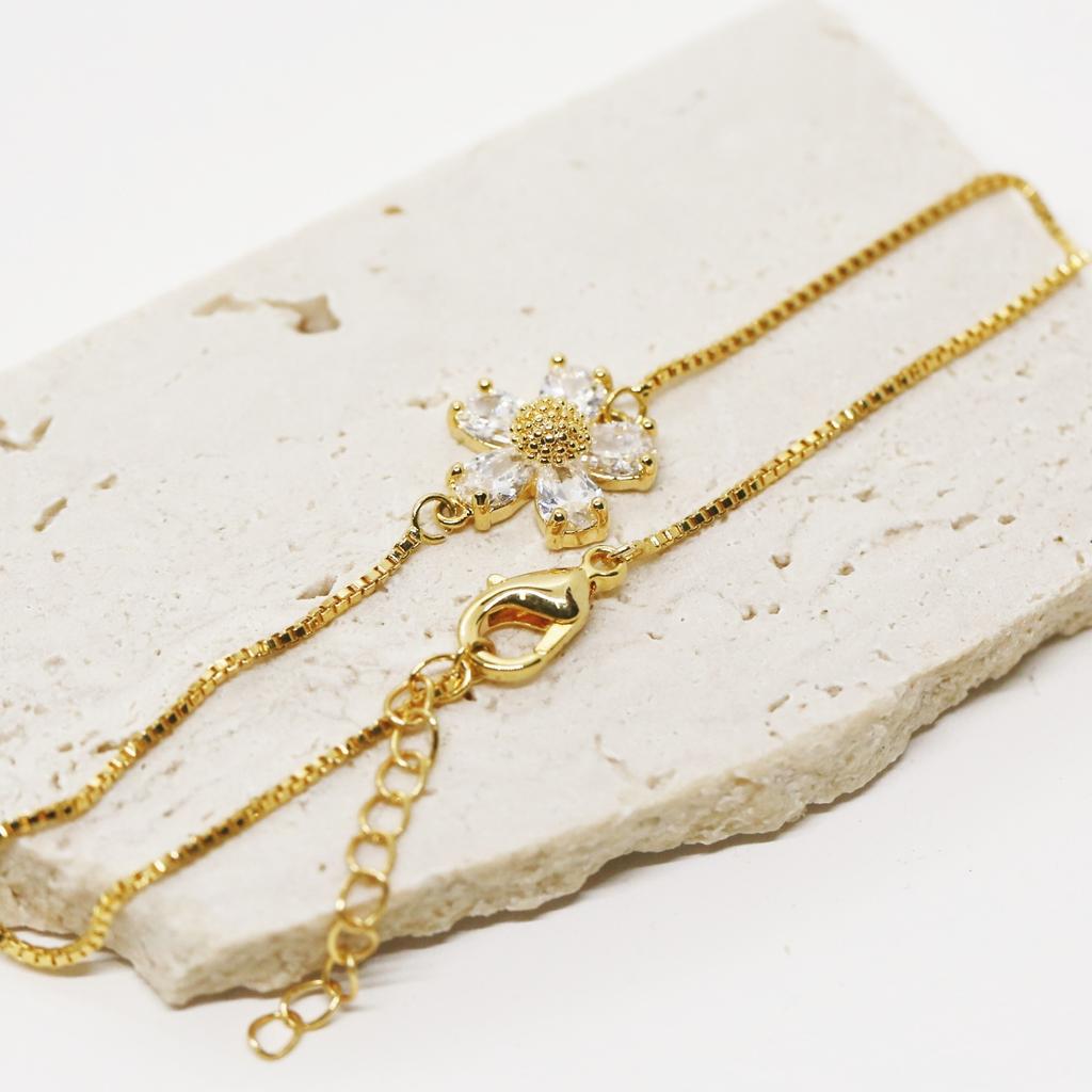 Flower Shape Diamond Adjustable Bracelet Women, Fashionable Exquisite Light Luxury Bracelet Accessories Gift