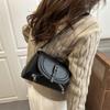Fashion High Sense Foreign Style Women's Shoulder Bag Korean Version Versatile Popular Retro 2025 New Magnetic Buckle Messenger Bag