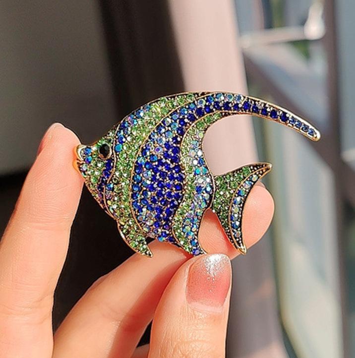 

Броши в виде рыбок со сверкающими стразами для женщин, металлические плоские рыбки, офисные повседневные броши-булавки, подарки