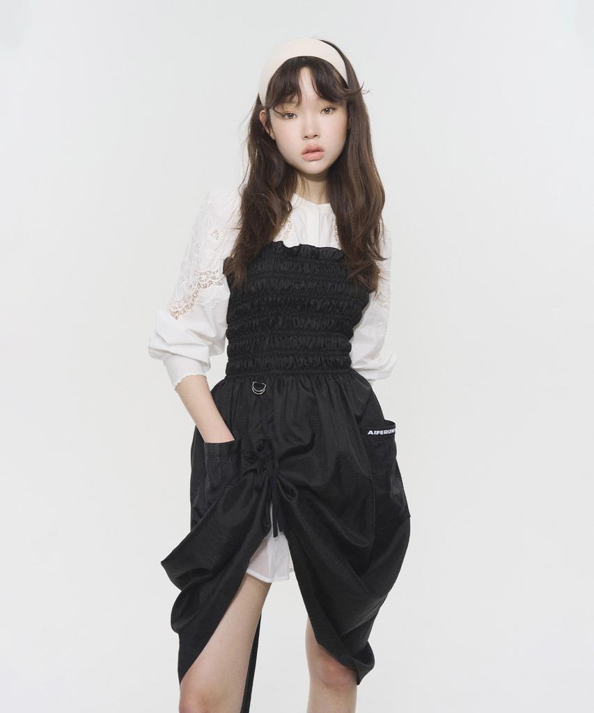 Eipeuleonwei Momoc Black Apron Dress