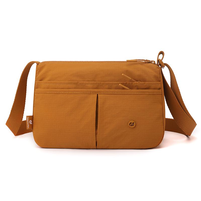 Borsa a tracolla sottile con tasche frontali e tracolla regolabile in nylon tinta unita