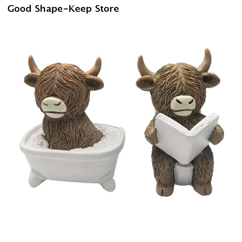 Cute Reading Cow Statue Scottish Highland Cow Resin Figurines Funny Bathing & Desk Decoration Home Bathroom Office Holiday Gift