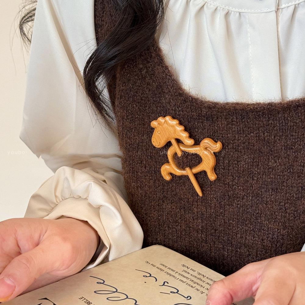 Lion Animal Sweater Pin Horse Pony Brooch Fashion Wooden Brooch  Gift