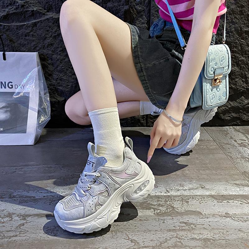 Fashion Trendy Thick Bottom Sports Shoes for Women Casual Versatile Student Footwear Spring Autumn Season Non Slip Rubber Sole