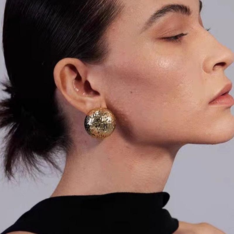 Niche High-Grade Metal Copper-Plated 18K Real Gold Texture Pleated Semicircle S925 Silver Needle Stud Earrings Personalized Temperament Earrings