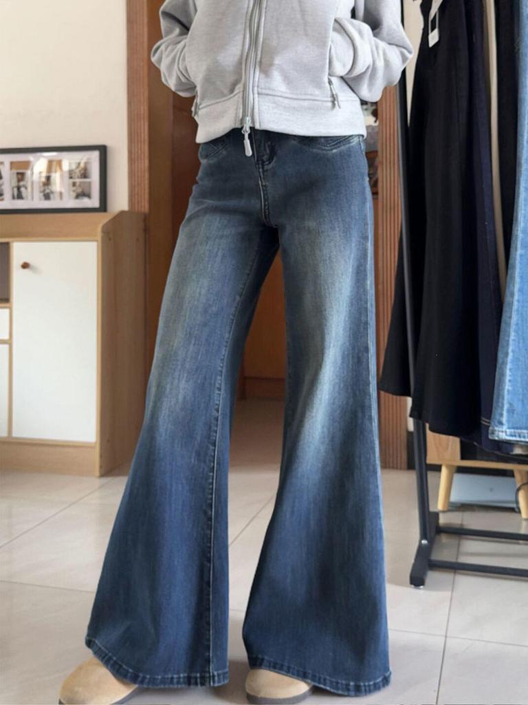 High-Waist Plus Size Micro-Flare Wide-Leg Jeans for Women - Non-Stick Legs Bell-Bottom Pants, Spring/Autumn 2026.
