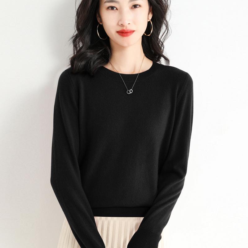2025 Autumn/Winter Women's Plus Size Korean Style Loose Knit Sweater, Versatile Round Neck Base Layer.