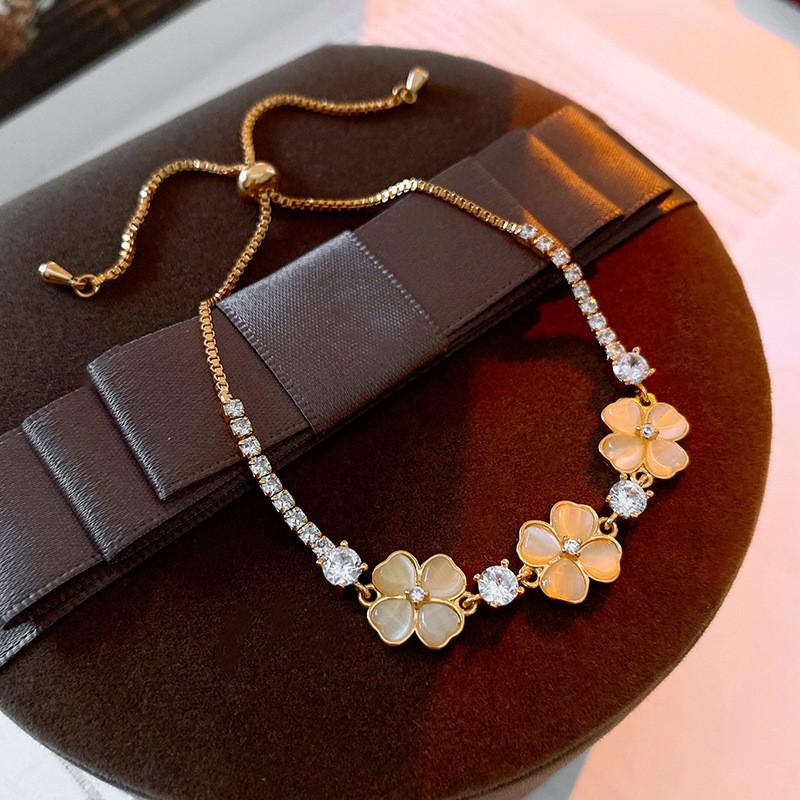 Zircon Flower Round Bracelet: High-End Light Luxury Fashion, Retro Versatile Women's Jewelry