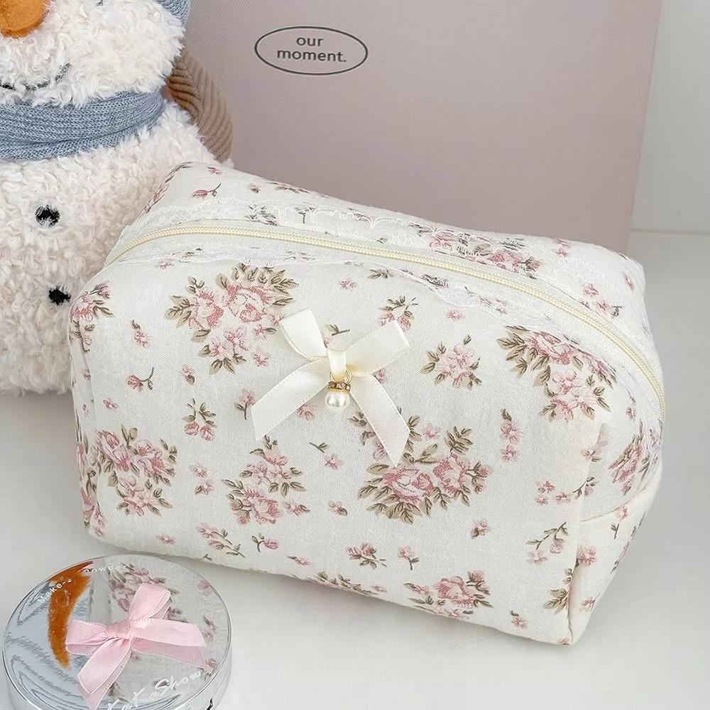 Portable Lace Makeup Pouches Flower Pattern Waterproof Cosmetics Bag Zipper Lipstick Case