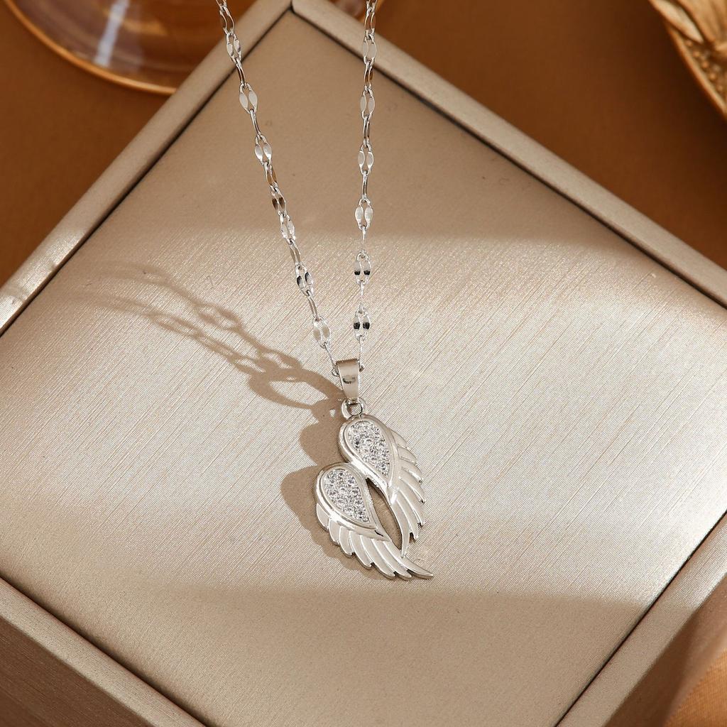 Angel Wings Pendant Necklace for Women Simple Fashion Choker Jewelry Gift