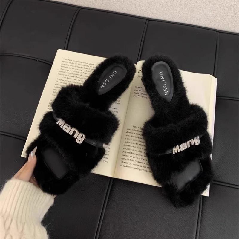 Coarse heel velvet women's shoes rhinestone slippers outer wear 2025 new winter fluffy shoes warm cotton shoes home half slippers