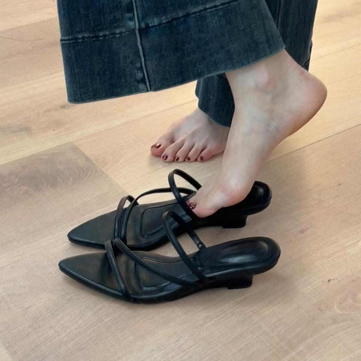 

Точечная версия~ остроносые темпераментные сандалии на танкетке женские французские ретро летние универсальные шлепанцы из мягкой кожи 40 чёрный