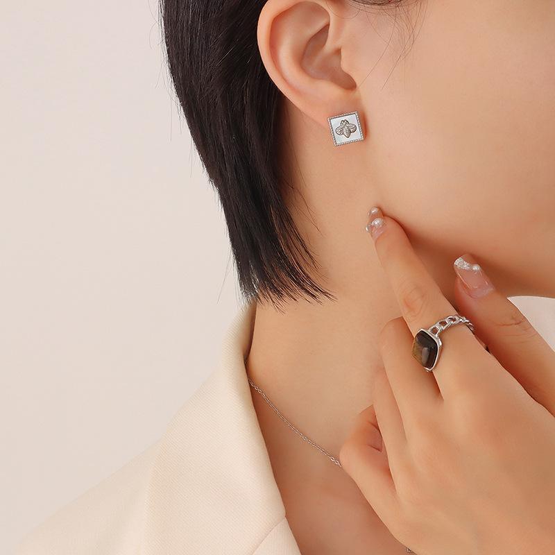 Titanium Steel Gold-Plated Accessories Square Little Bee White Sea Shell Inlaid Necklace Earrings Jewelry Set