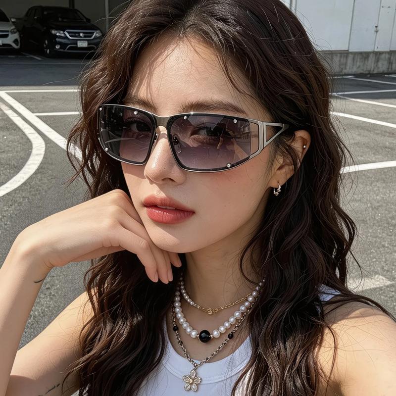 Metal YK sunglasses hollowed out new women's European and American personality spice girls jumping sunglasses fashion sunglasses J