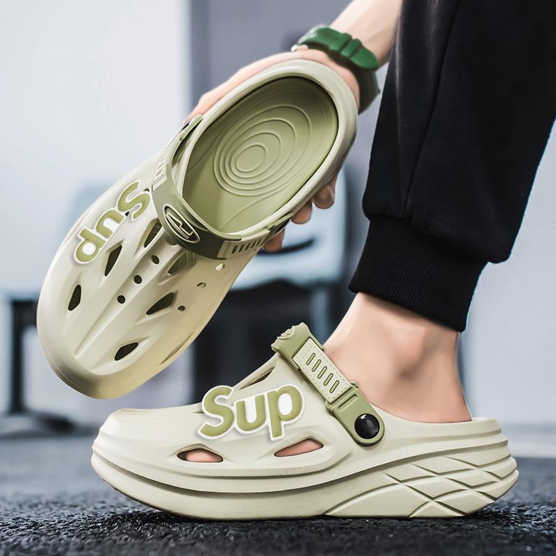Hole shoes men's summer 2025 new breathable casual lightweight thick bottom stepping on shit feeling teenagers wear beach slippers