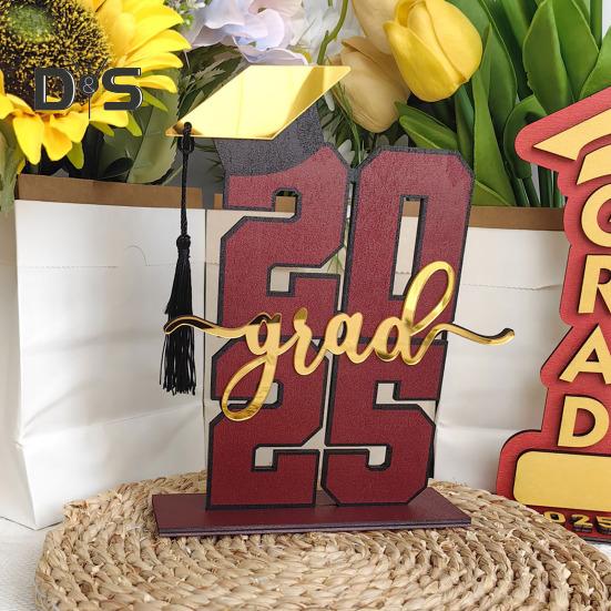 Cartello per tavolo di laurea della classe del 2025, laureati delle scuole superiori, cappello da scapolo, cartello in legno con base, decorazione per la festa della cerimonia di laurea in casa