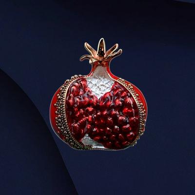 The "Many Children, Many Blessings" Pomegranate Brooch Is An Exquisite and Luxurious Fruit Brooch with A Niche Design Sense