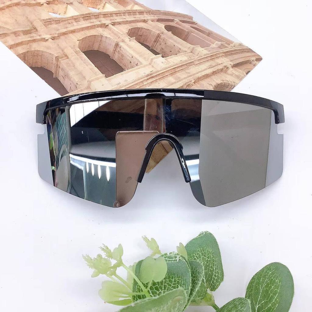 2026 New Children's Sunglasses Fashion Cycling Sports Glasses Sunscreen and Windproof Children's Outdoor Cycling Goggles