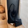 Women's Retro Velvet Shoulder Bag 2025: Large Capacity Autumn/Winter Tote, Bucket-Style Commute Bag